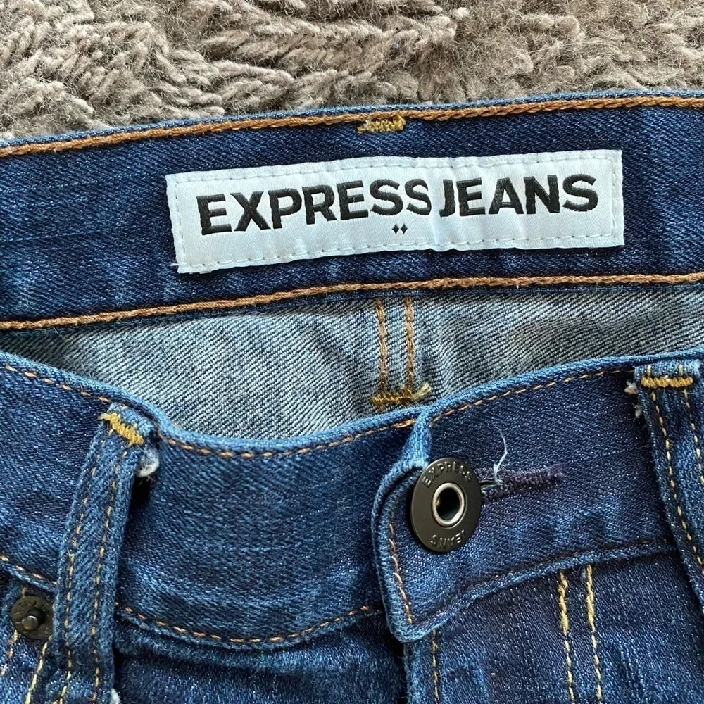 EXPRESS Men’s Rocco Slim Fit Straight Leg Jeans